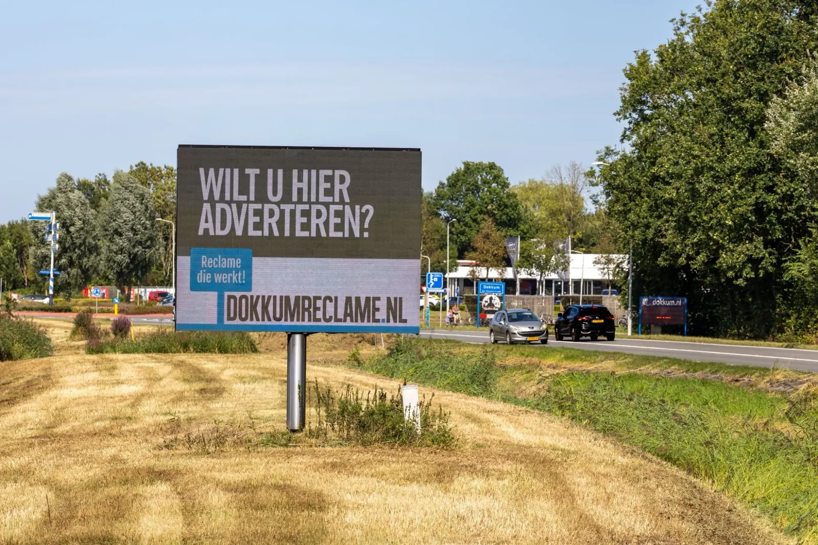 LED-scherm van DokkumReclame.nl aan de Murmerwoudsterweg (N356) bij Zuiderschans